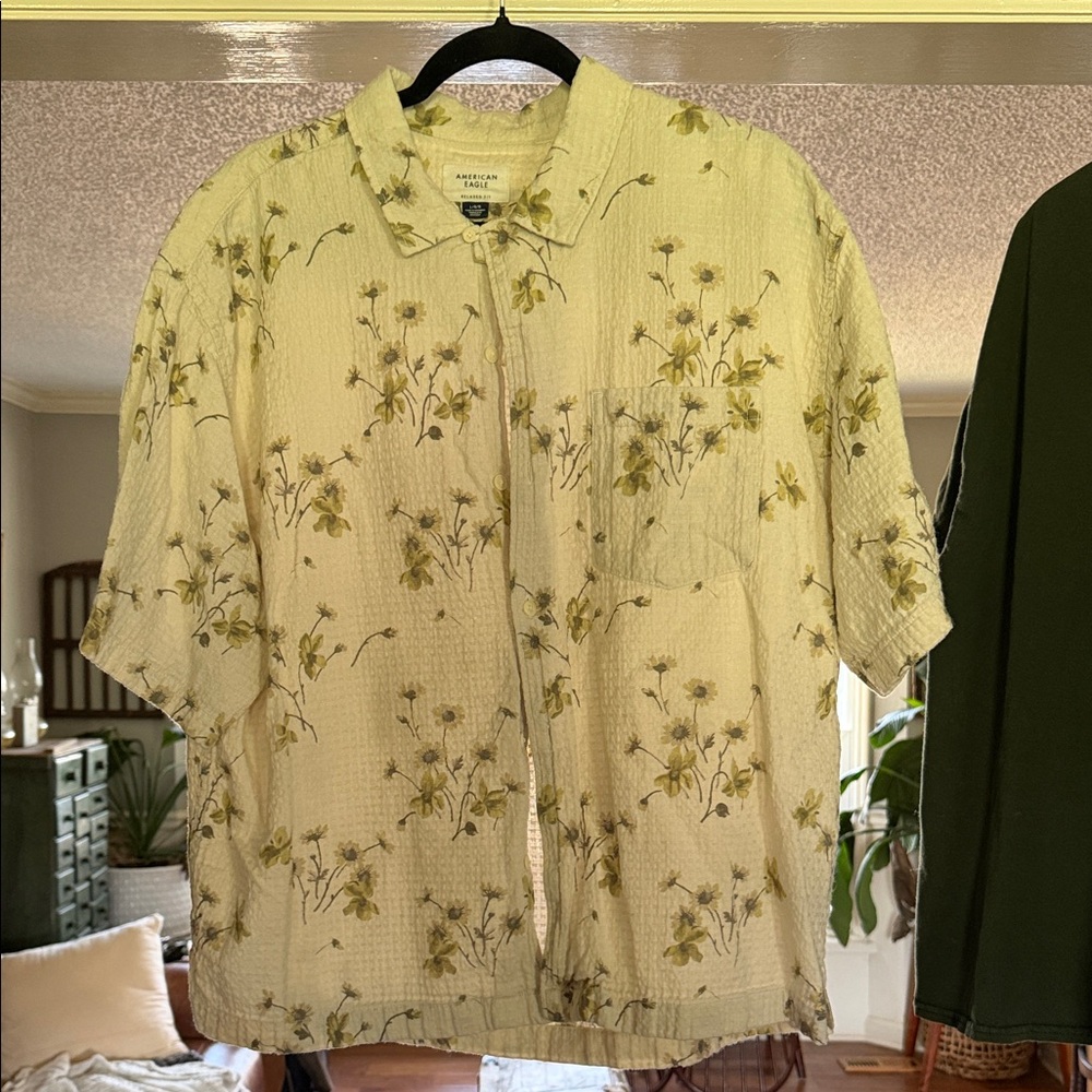 American Eagle Floral Cream button up